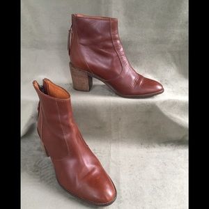 MADEWELL "Ames" Classic Zip Up Ankle Booties